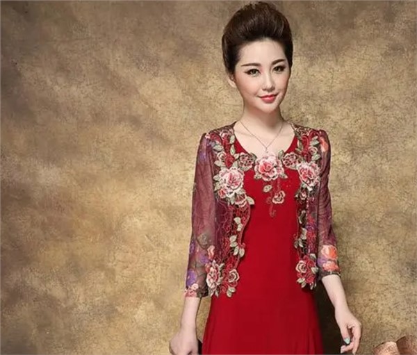 婚礼服装妈妈装穿什么 婚礼妈妈装穿什么颜色